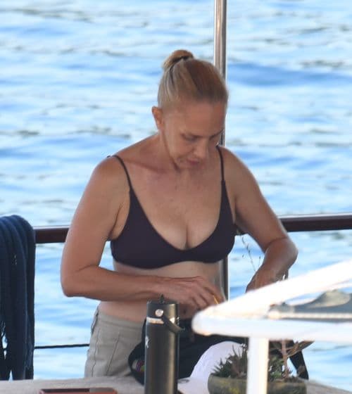Sertab Erener Bodrum'da Arkadaşlarıyla Keyifli Anlar Geçirdi