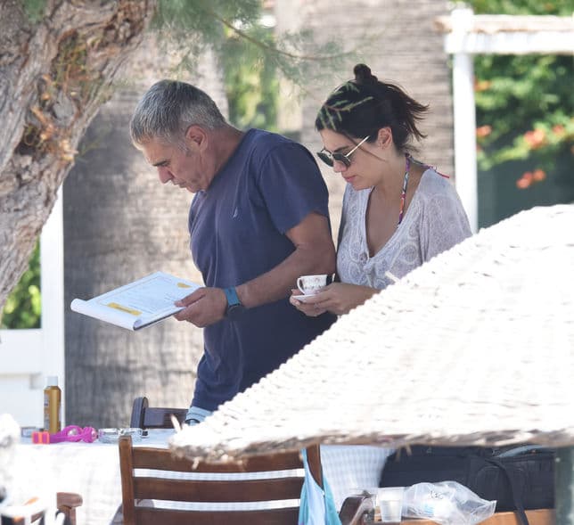Ersun Yanal ve Ailesi Bodrum'da Güneşin Tadını Çıkarıyor