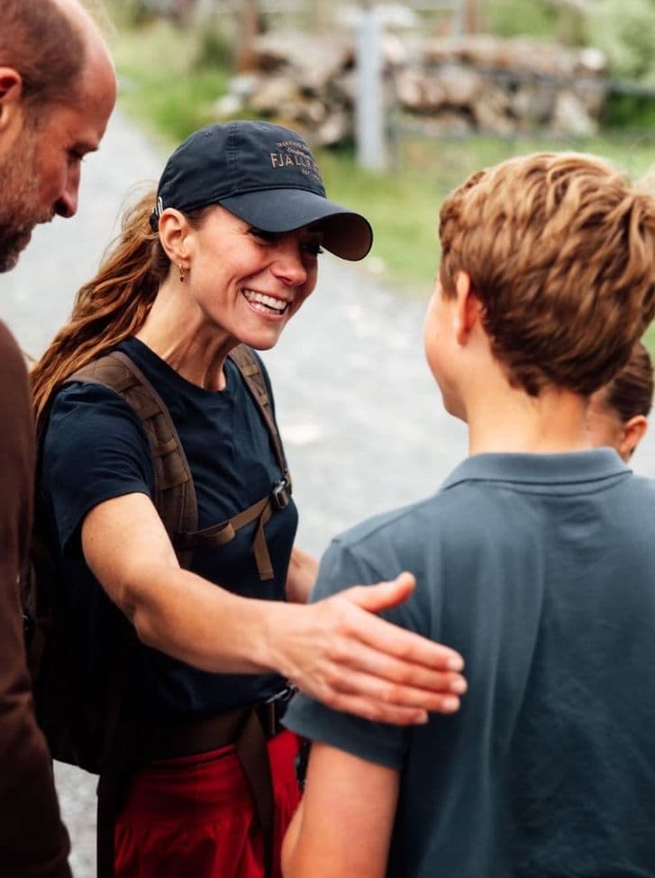 Prenses Kate Middleton'ın Dağ Tırmanışı Sonrası Aile Buluşması — görsel 6