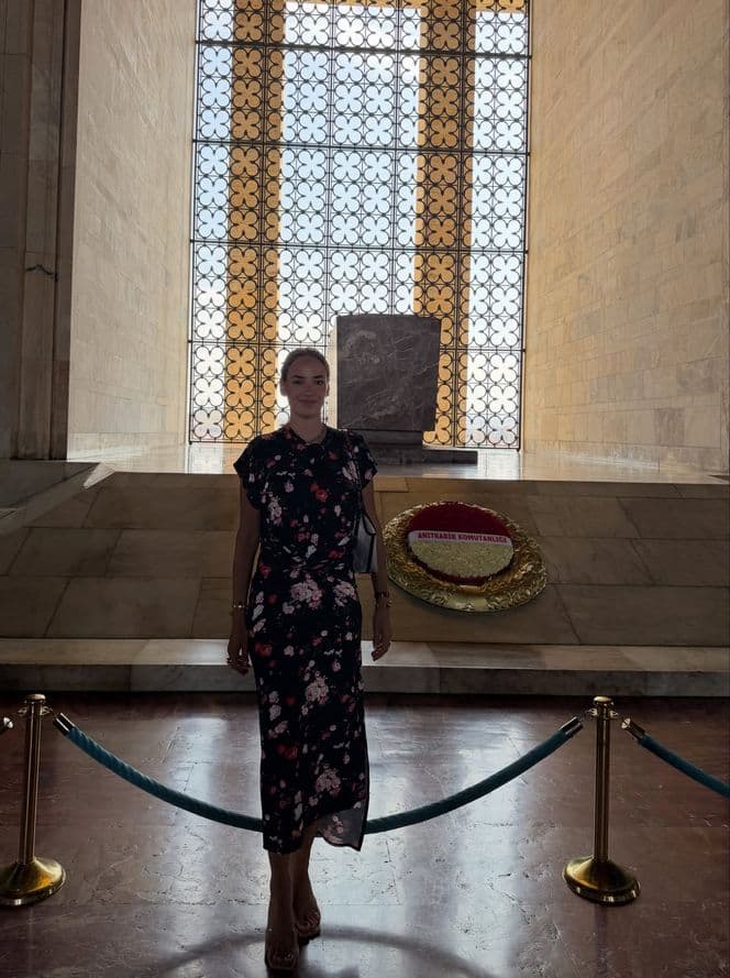 Seda Bakan ve Ailesi Anıtkabir'i Ziyaret Etti — görsel 2