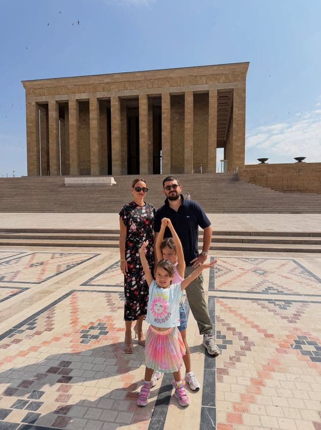 Seda Bakan ve Ailesi Anıtkabir'i Ziyaret Etti — görsel 3