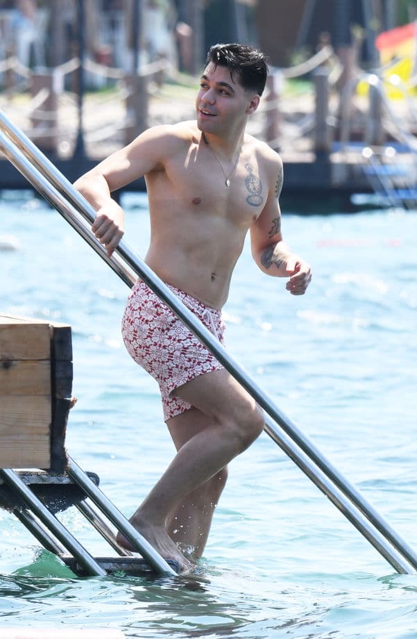 Emir Can İğrek, Bodrum'da Tatil Sezonunu Coşkuyla Açtı — görsel 2