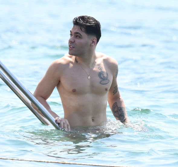 Emir Can İğrek, Bodrum'da Tatil Sezonunu Coşkuyla Açtı — görsel 3