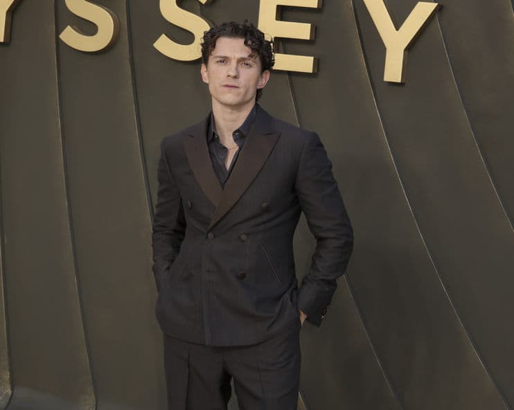 Tom Holland'ın Gala Kıyafetindeki Gizli Detaylar Ortaya Çıktı — görsel 2
