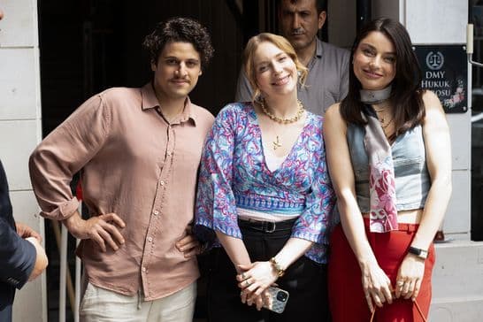 Hayal Köseoğlu: Dizi Setinde Arı Gibi Çalışıyoruz — görsel 11