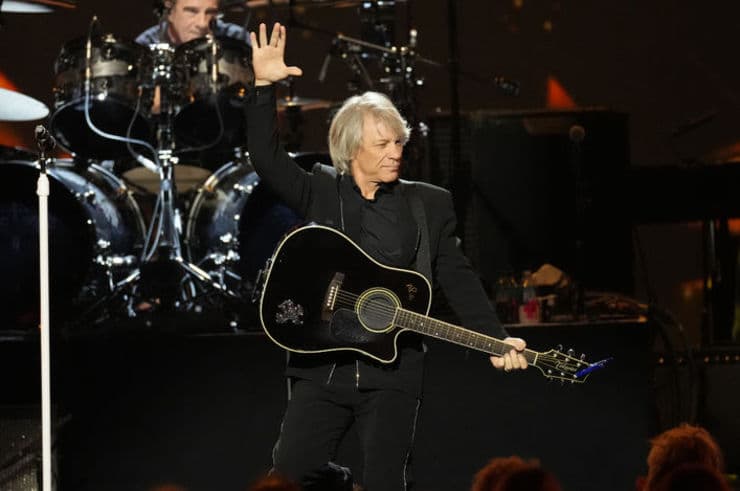 Jon Bon Jovi, Ameliyatın Ardından Sahnelere Geri Döndü