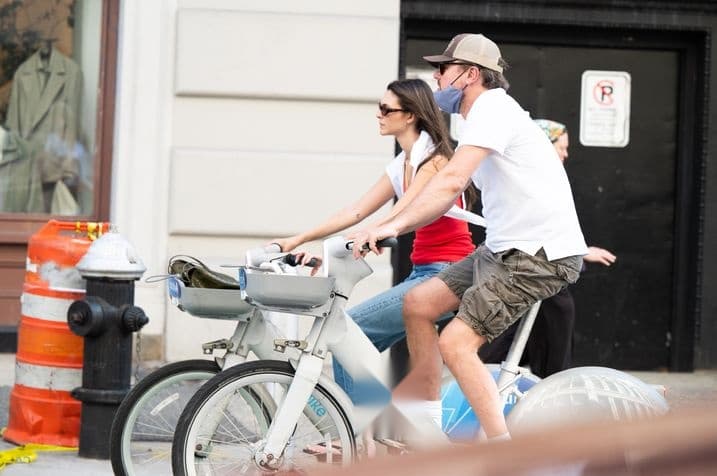 Leonardo DiCaprio ve Vittoria Ceretti New York'ta Bisiklet Turu Yaptı