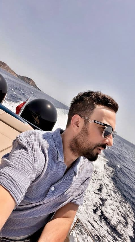 Tarkan İbiza'da Tatil Yapıyor: Enerji Toplama Zamanı