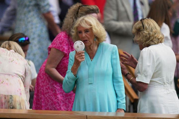 Kraliçe Camilla, Wimbledon'da Mini Vantilatörüyle Serinledi