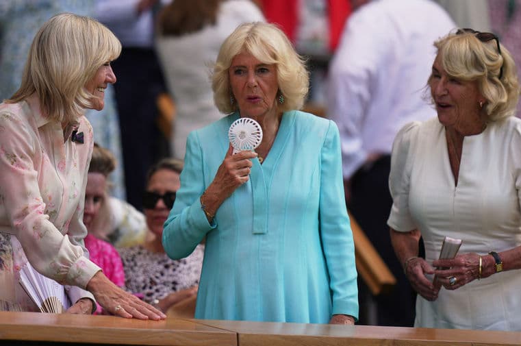Kraliçe Camilla, Wimbledon'da Mini Vantilatörüyle Serinledi — görsel 2