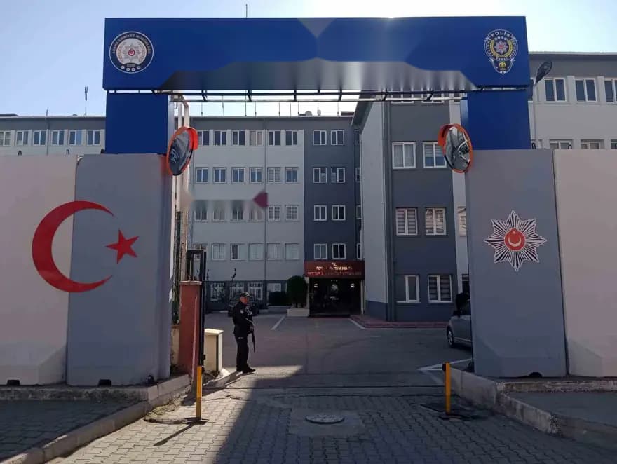 Dövmesiyle Yakayı Ele Verdi: 33 Yıl Hapis Cezasıyla Aranıyordu — görsel 2