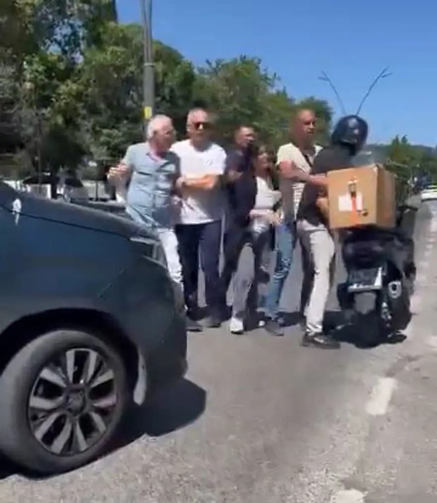 İstanbul'da Trafik Kavgası: Motokurye Yumruklandı