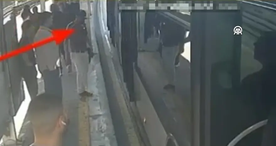 İstanbul'da Metrobüste Yankesicilik Yapan Şüpheli Yakalandı