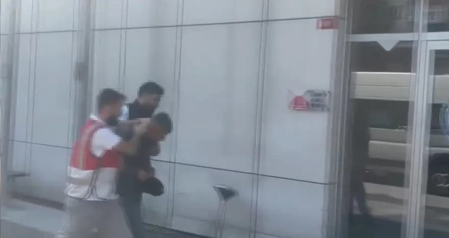 İstanbul'da Metrobüste Yankesicilik Yapan Şüpheli Yakalandı — görsel 4