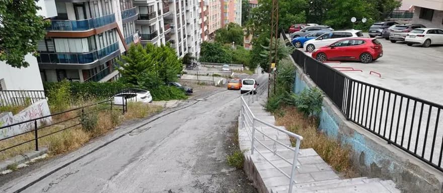Ankara'nın Yokuşunda Robot Süpürgeler Zorlu Mücadele Verdi