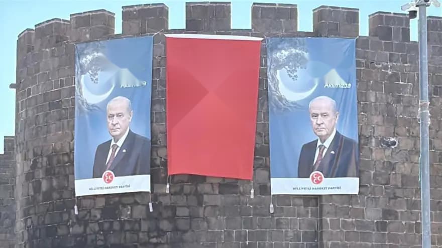 Diyarbakır Surlarında Devlet Bahçeli Pankartı Dikkat Çekti — görsel 3