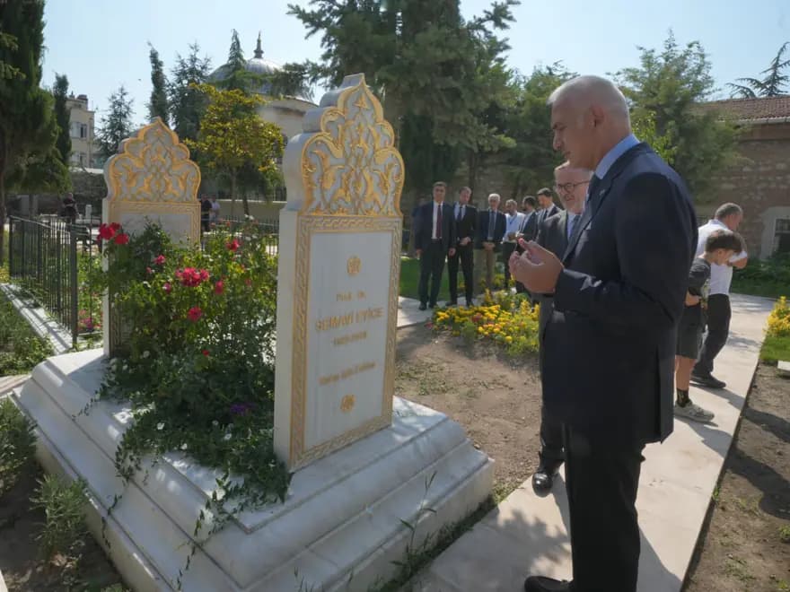 Bakan Ersoy, Fatih Külliyesi'nde Tarihi İsimleri Andı — görsel 2