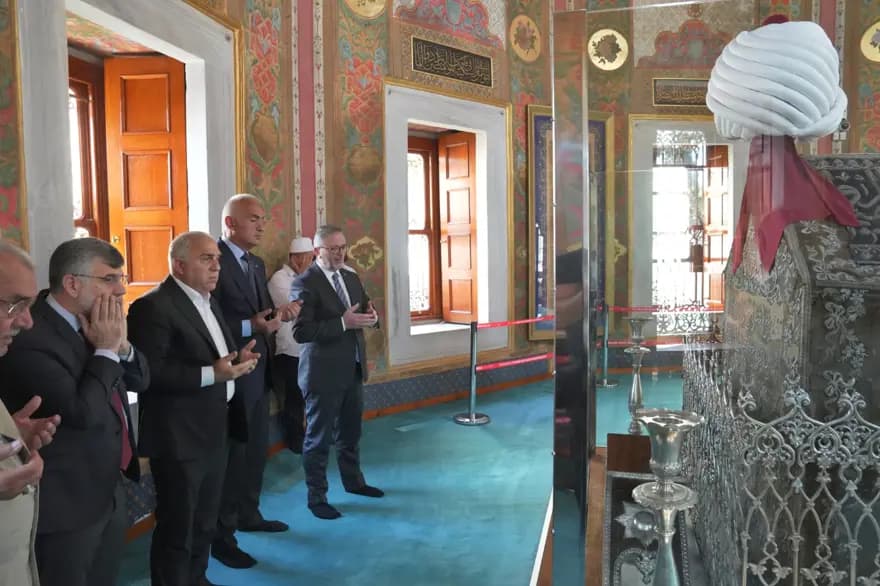 Bakan Ersoy, Fatih Külliyesi'nde Tarihi İsimleri Andı — görsel 3