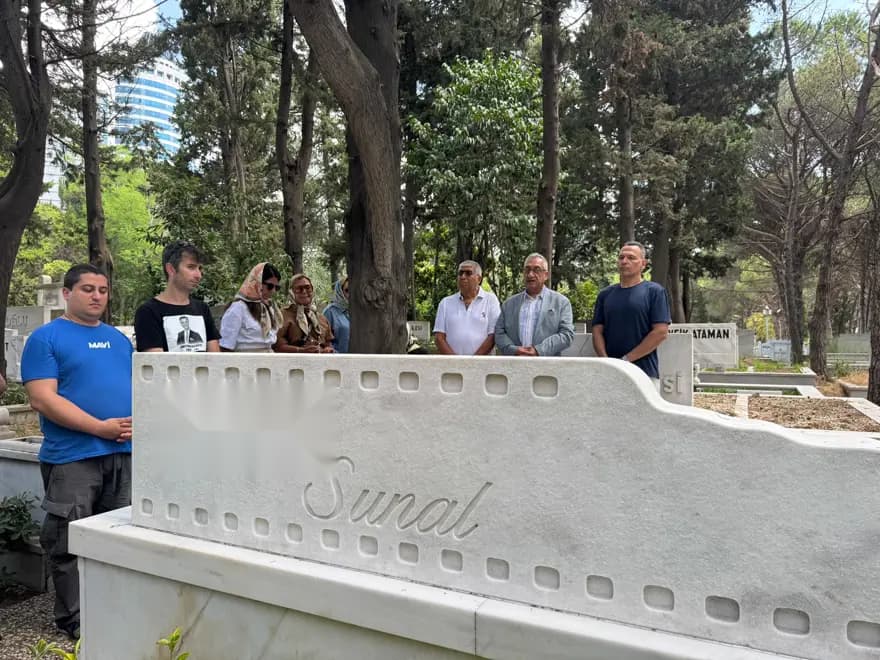 Kemal Sunal, Kabri Başında Anıldı: Özlem Her Geçen Gün Artıyor — görsel 5
