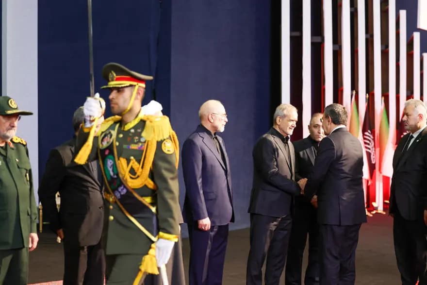 İran, Hamaney'e Veda Töreniyle Tarihi Bir An Yaşıyor — görsel 3