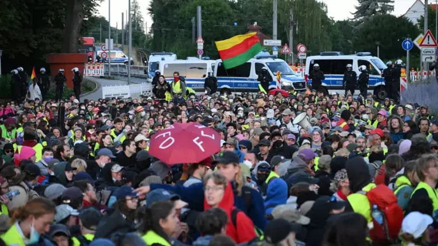 Almanya'da AfD'ye Karşı Binlerce Kişi Sokaklarda Eylem Yaptı