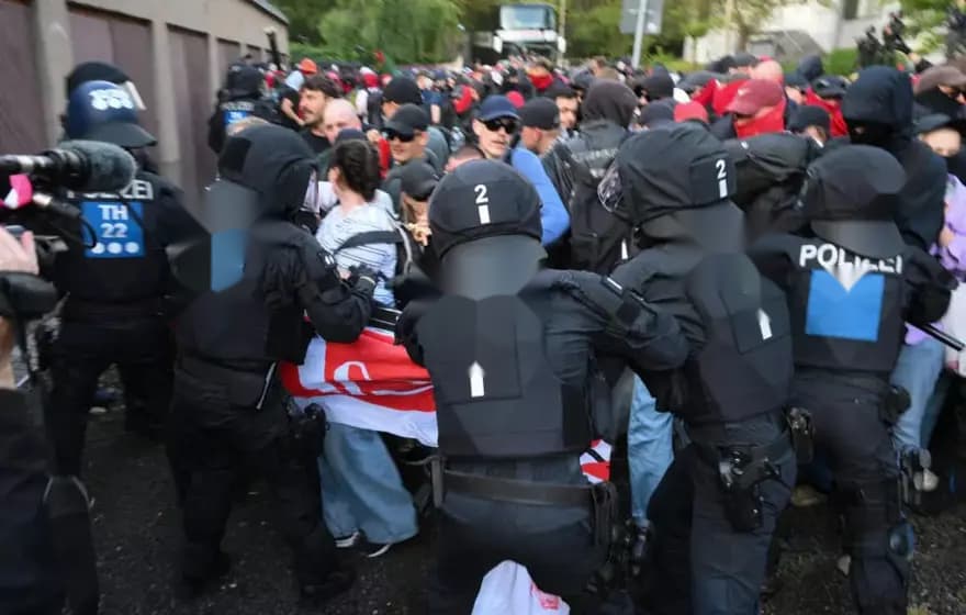 Almanya'da AfD'ye Karşı Binlerce Kişi Sokaklarda Eylem Yaptı — görsel 2
