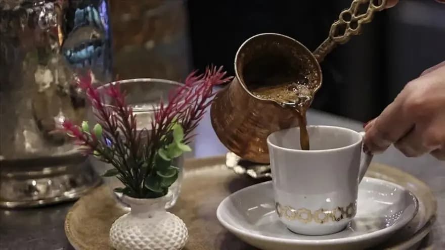 Yaz Sıcaklarında Kahve Tüketimine Dikkat: Su İçmeyi Unutmayın! — görsel 2