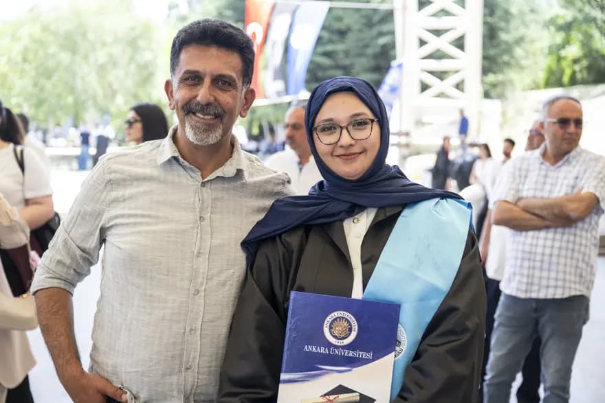 Mucize Kız Aleyna, Depremden 248 Saat Sonra Mezuniyet Heyecanı Yaşadı — görsel 3