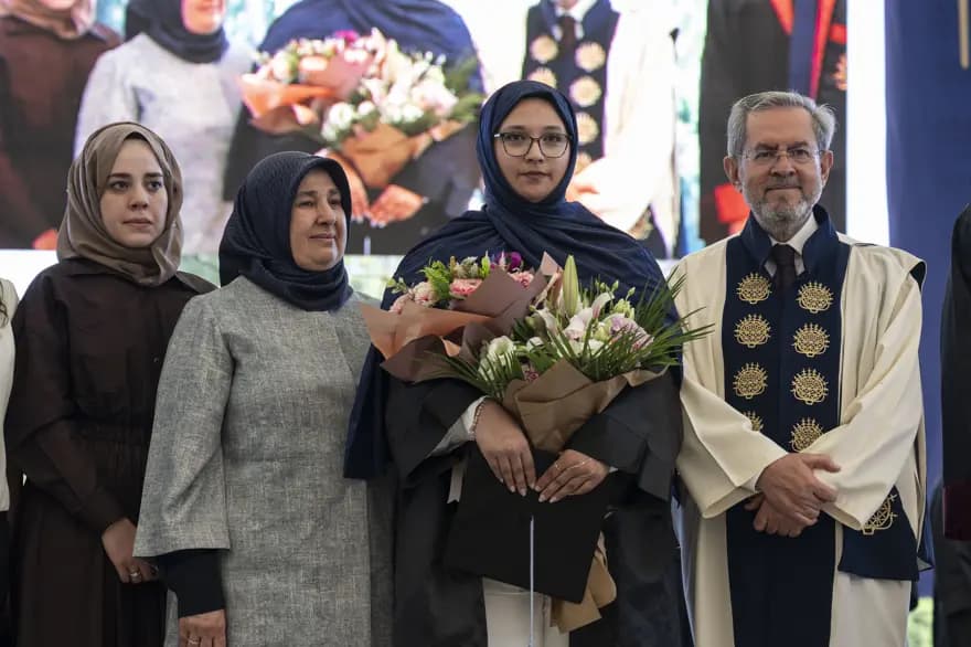 Mucize Kız Aleyna, Depremden 248 Saat Sonra Mezuniyet Heyecanı Yaşadı — görsel 4