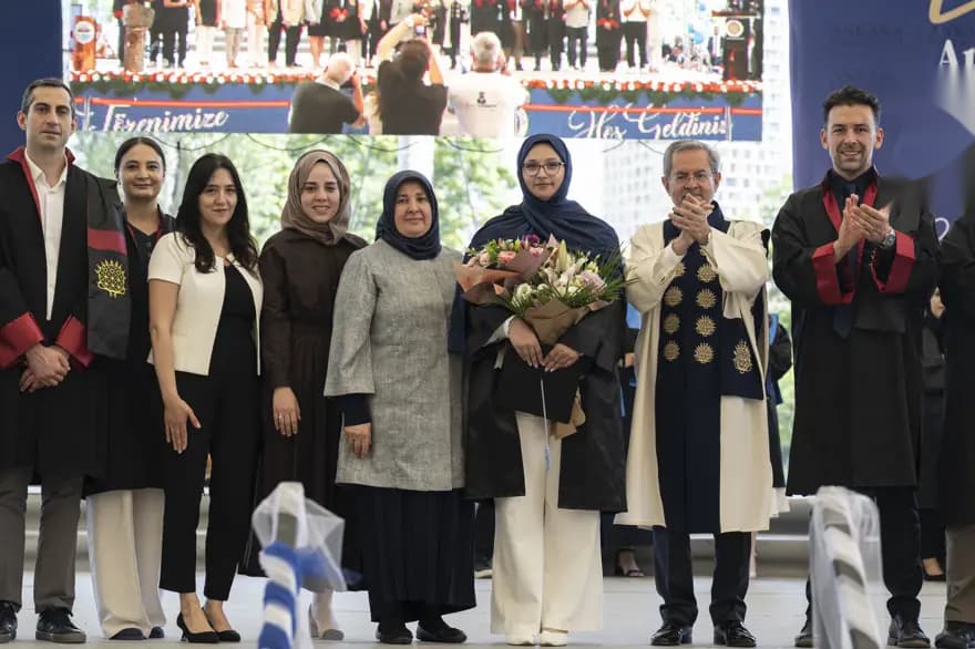 Mucize Kız Aleyna, Depremden 248 Saat Sonra Mezuniyet Heyecanı Yaşadı — görsel 5