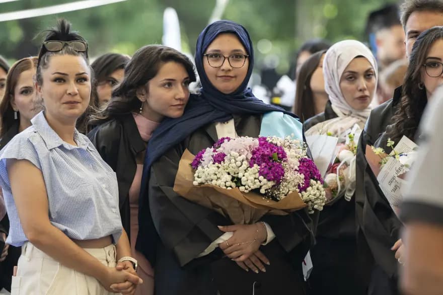 Mucize Kız Aleyna, Depremden 248 Saat Sonra Mezuniyet Heyecanı Yaşadı — görsel 6