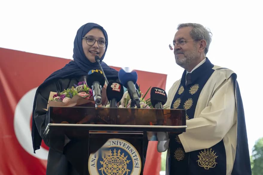 Mucize Kız Aleyna, Depremden 248 Saat Sonra Mezuniyet Heyecanı Yaşadı — görsel 8