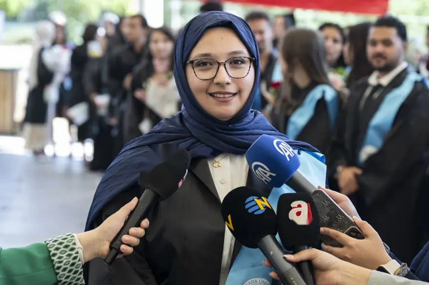 Mucize Kız Aleyna, Depremden 248 Saat Sonra Mezuniyet Heyecanı Yaşadı — görsel 9