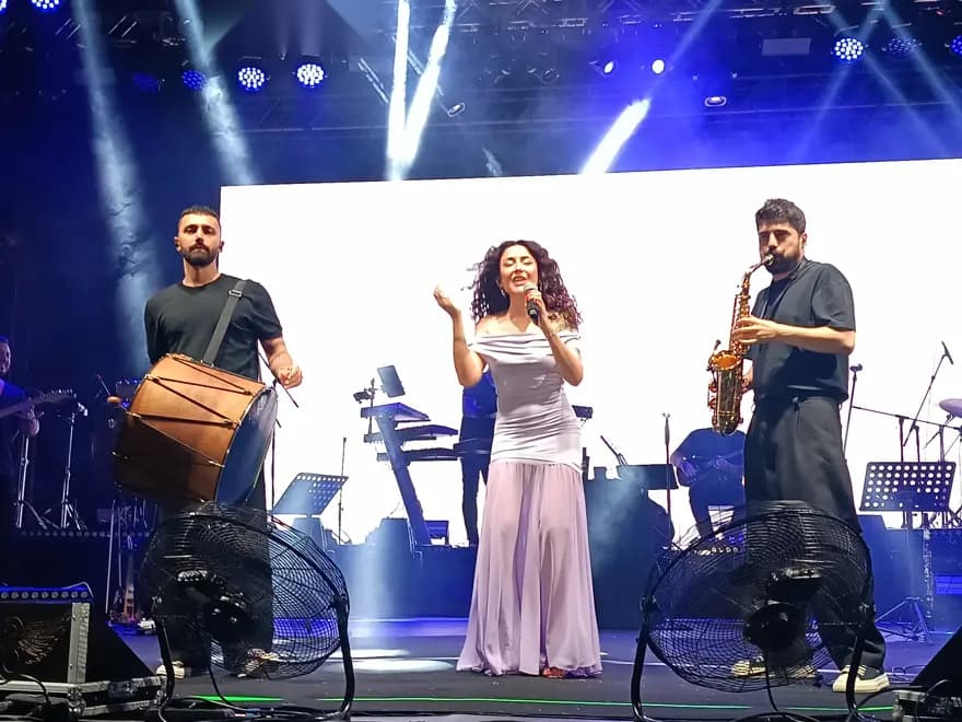 Melek Mosso, Kırkpınar Festivali'nde Unutulmaz Bir Konser Verdi — görsel 2