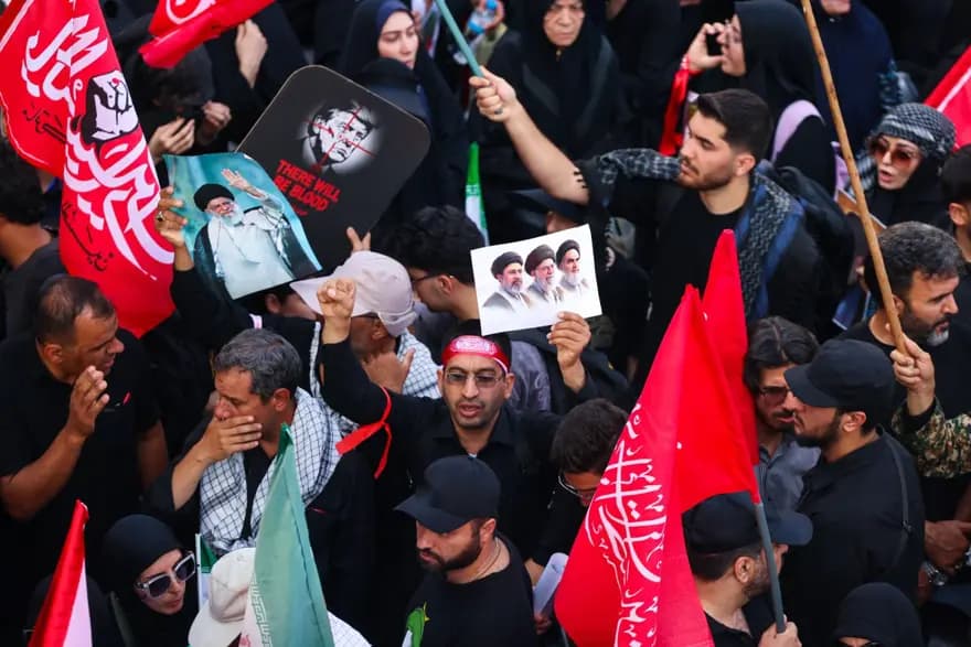 Hamaney'in Cenazesi: Kırmızı Bayrakların Anlamı ve Siyasi Mesajlar — görsel 5