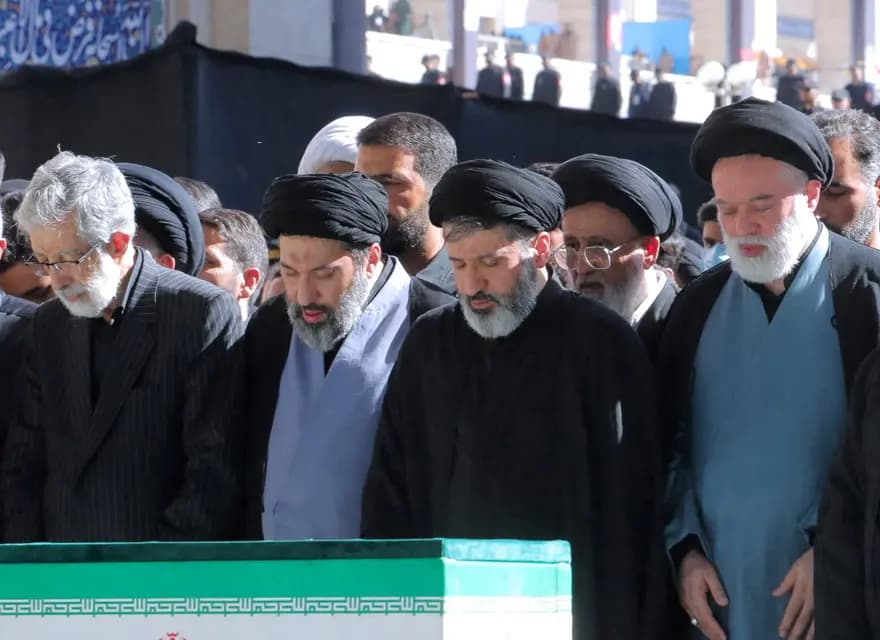 Hamaney'in Cenazesi: Kırmızı Bayrakların Anlamı ve Siyasi Mesajlar — görsel 6