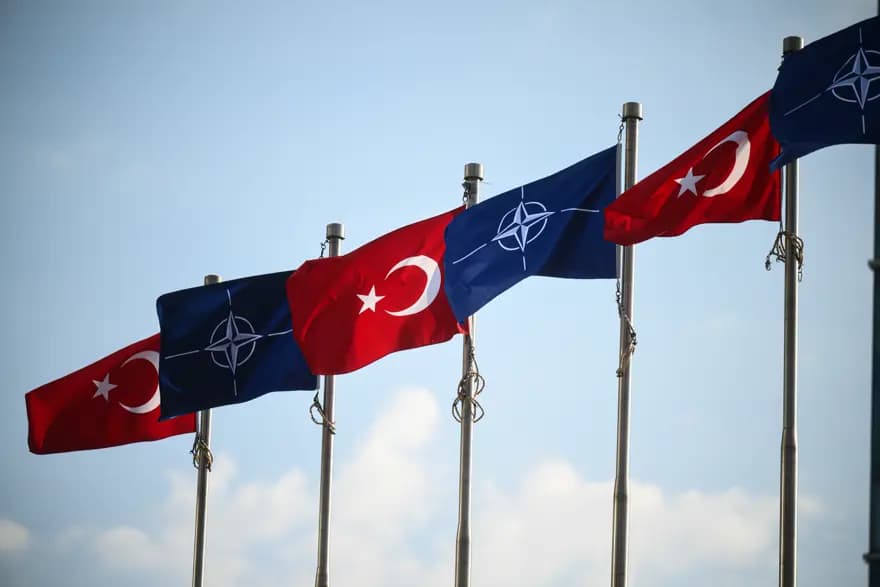 NATO Zirvesi İçin PTT'den Özel Anma Pulu ve İlk Gün Zarfı
