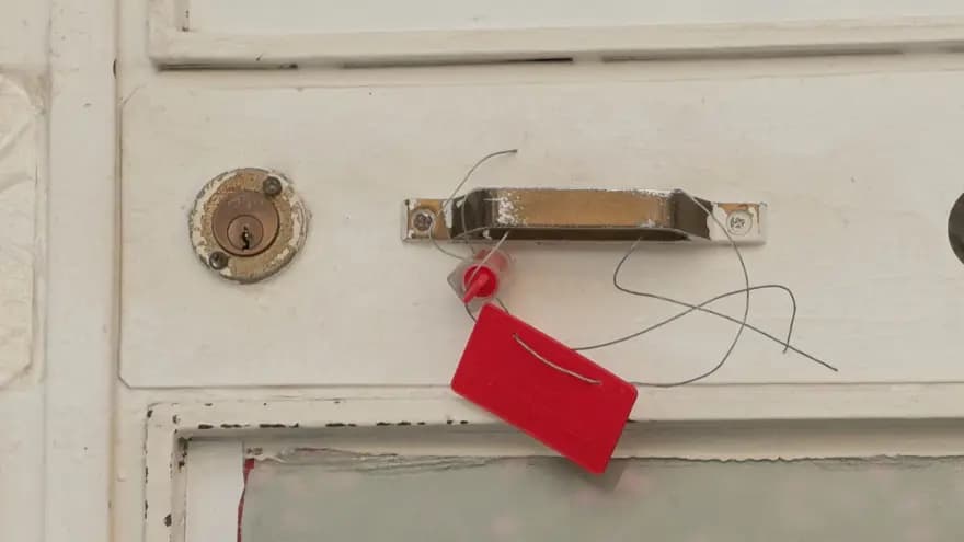 İstanbul'daki tehlikeli bina: Mühür kırıldı, yaşam devam ediyor — görsel 2