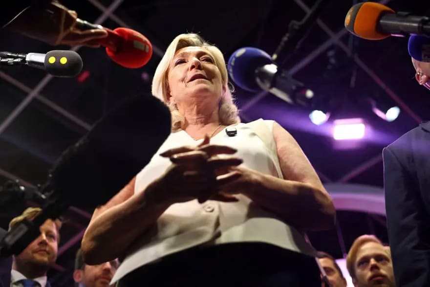 Marine Le Pen'in Siyasi Yasağı Kısaldı: Elektronik Kelepçe Kararı