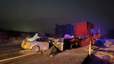 Adana'da Emniyet Şeridinde Feci Kaza: İki Kişi Hayatını Kaybetti