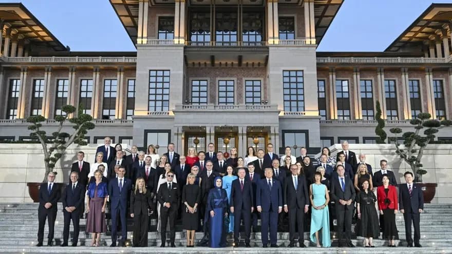 Çekya'da NATO Zirvesi'nde Kriz: Aile Fotoğrafına Yansıyan Ayrışma
