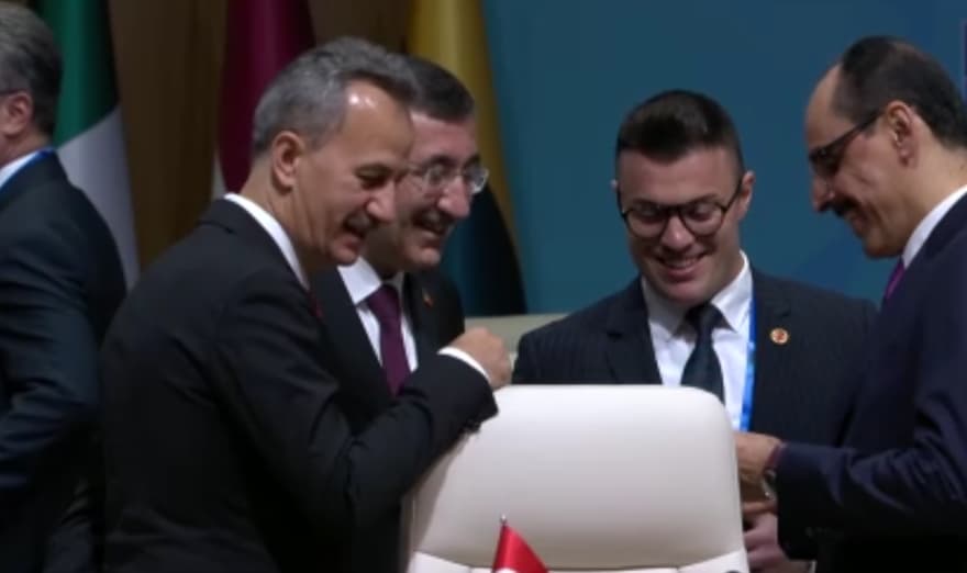 Cumhurbaşkanı Erdoğan'ın Kalemi NATO Zirvesi'nde Gündem Oldu