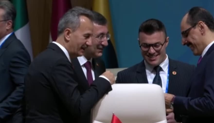 Cumhurbaşkanı Erdoğan'ın Kalemi NATO Zirvesi'nde Gündem Oldu — görsel 3
