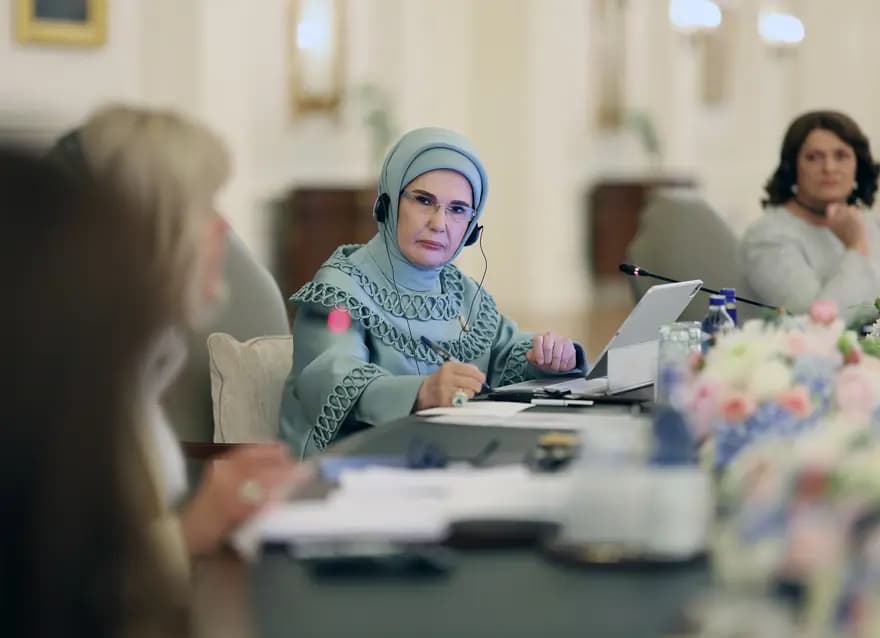 Emine Erdoğan, NATO Zirvesi'nde lider eşlerini ağırladı — görsel 2