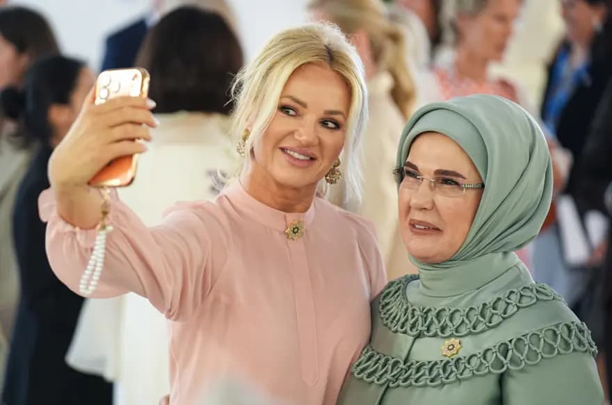Emine Erdoğan, NATO Zirvesi'nde lider eşlerini ağırladı — görsel 11