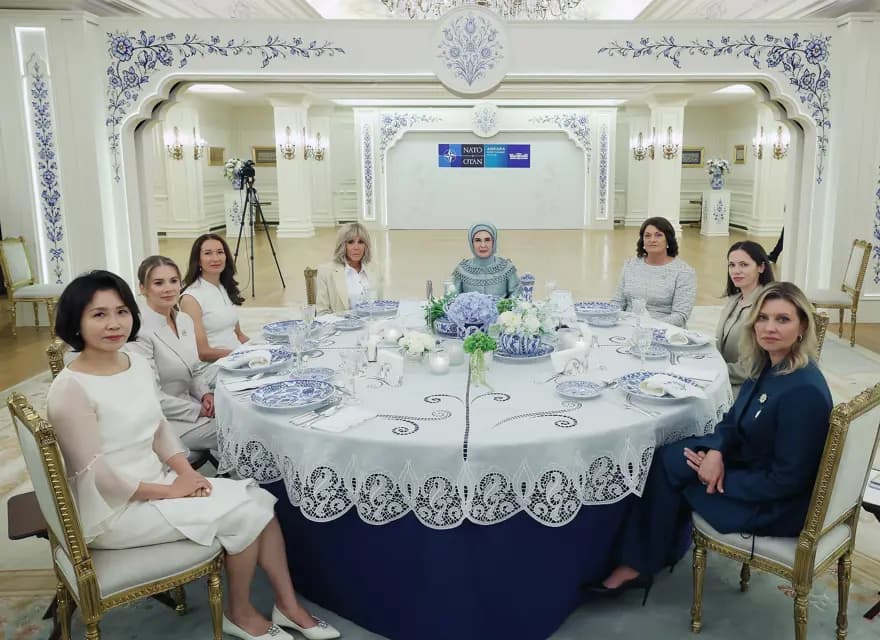 Emine Erdoğan, NATO Zirvesi'nde lider eşlerini ağırladı — görsel 12