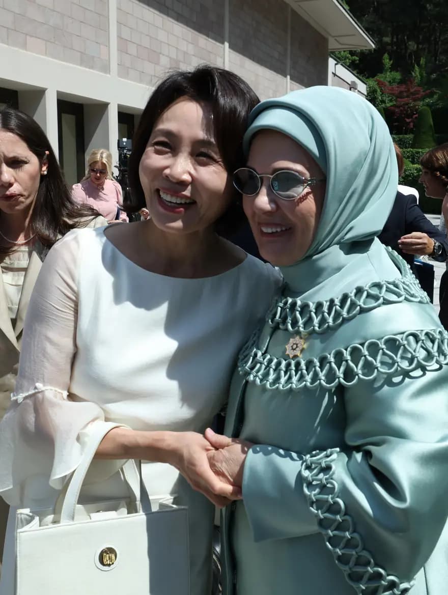 Emine Erdoğan, NATO Zirvesi'nde lider eşlerini ağırladı — görsel 7