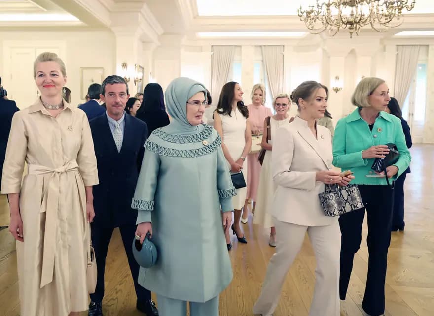 Emine Erdoğan, NATO Zirvesi'nde lider eşlerini ağırladı — görsel 9