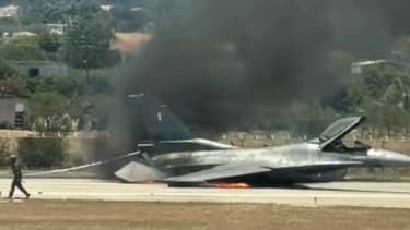Yunanistan'da F-16 Uçağı Acil İniş Sonrası Alev Aldı