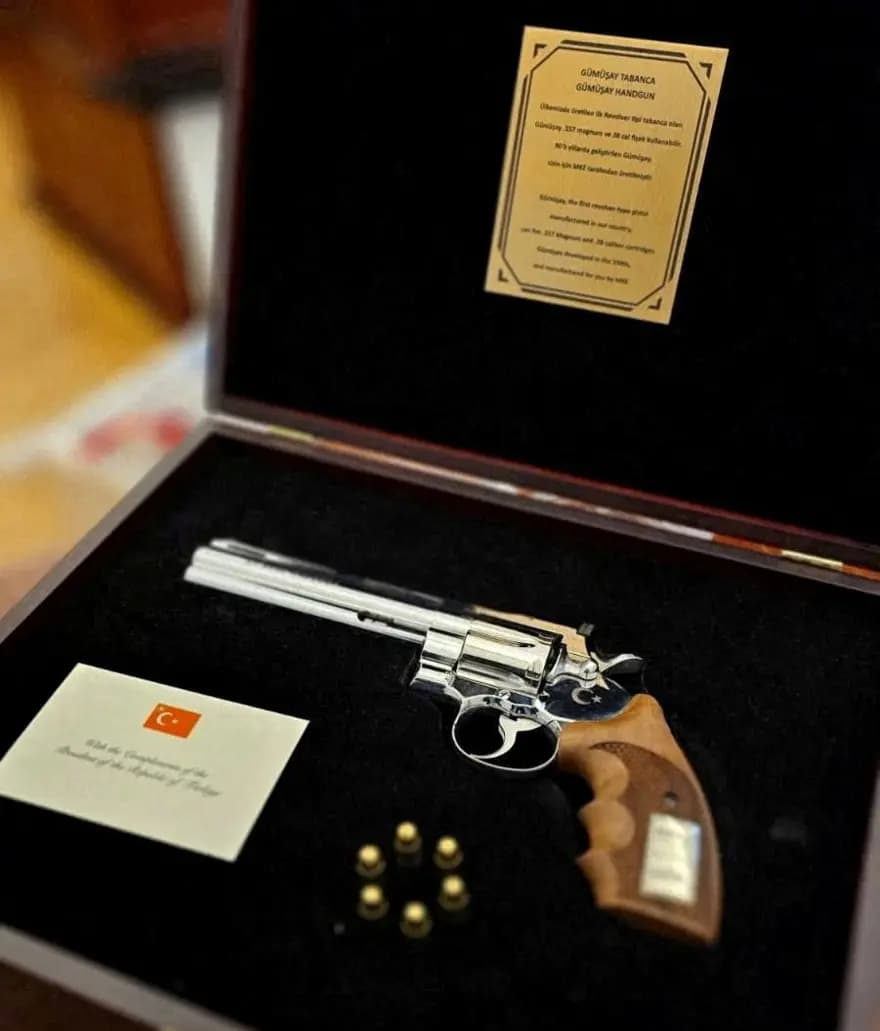 Cumhurbaşkanı Erdoğan'dan NATO Liderlerine Özel Revolver Hediyesi — görsel 2